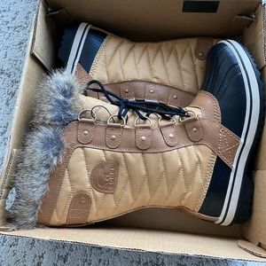 Sorel waterproof boots w fur